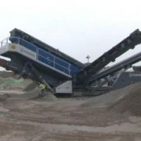 揚(yáng)州首臺(tái)！德國(guó)移動(dòng)式破碎篩分設(shè)備投入使用，解決建筑垃圾處理難題！