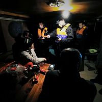 改造運(yùn)輸船,盯梢民警 長(zhǎng)江非法采砂上演“貓鼠游戲”